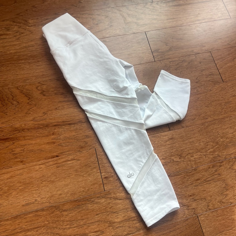 Like New Alo Cropped Legging - Picture 5 of 8